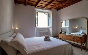 Silvia Como House - The House Of Travelers